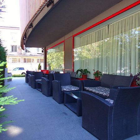 Universal Hotel Dupnica Kültér fotó