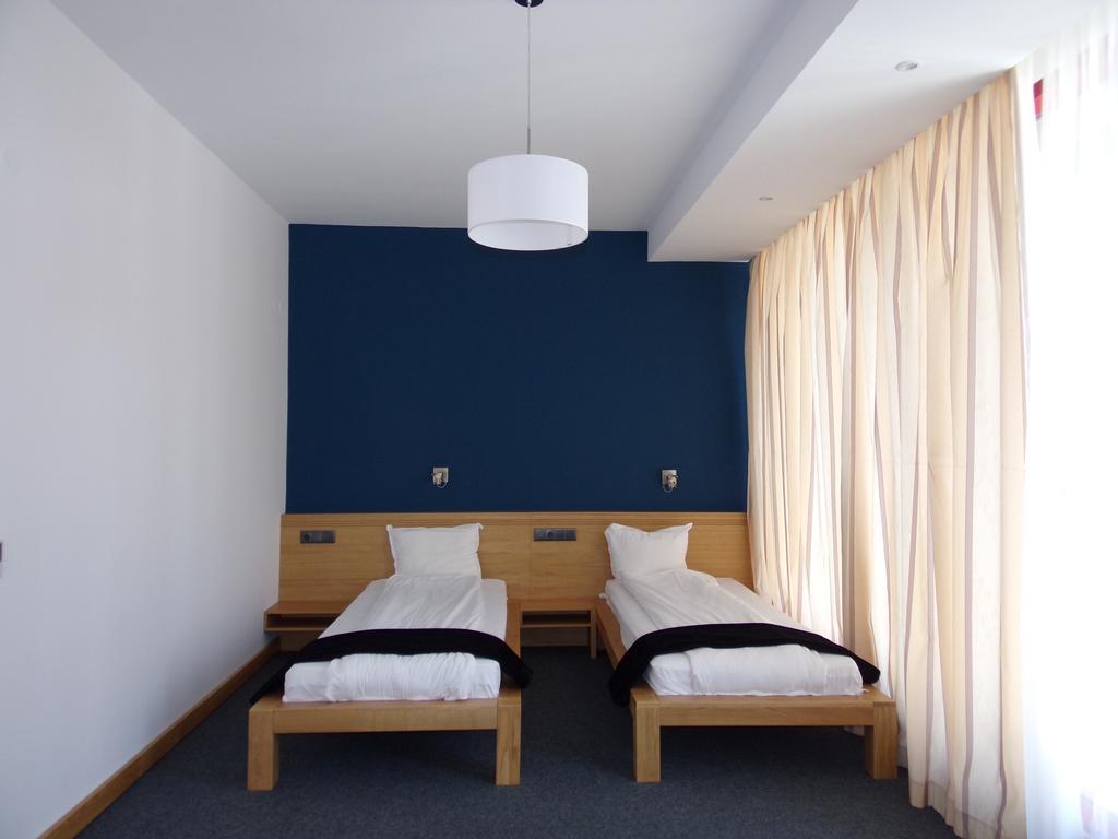 Universal Hotel Dupnica Kültér fotó
