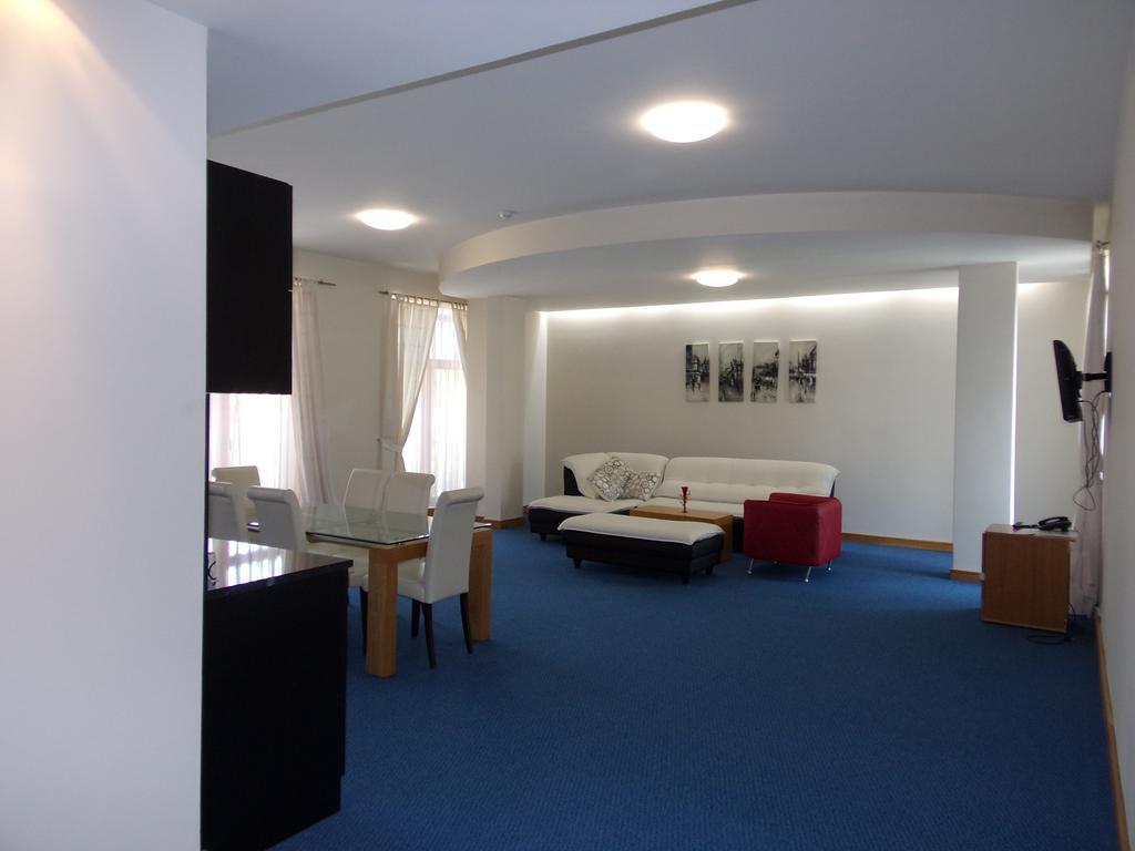 Universal Hotel Dupnica Kültér fotó